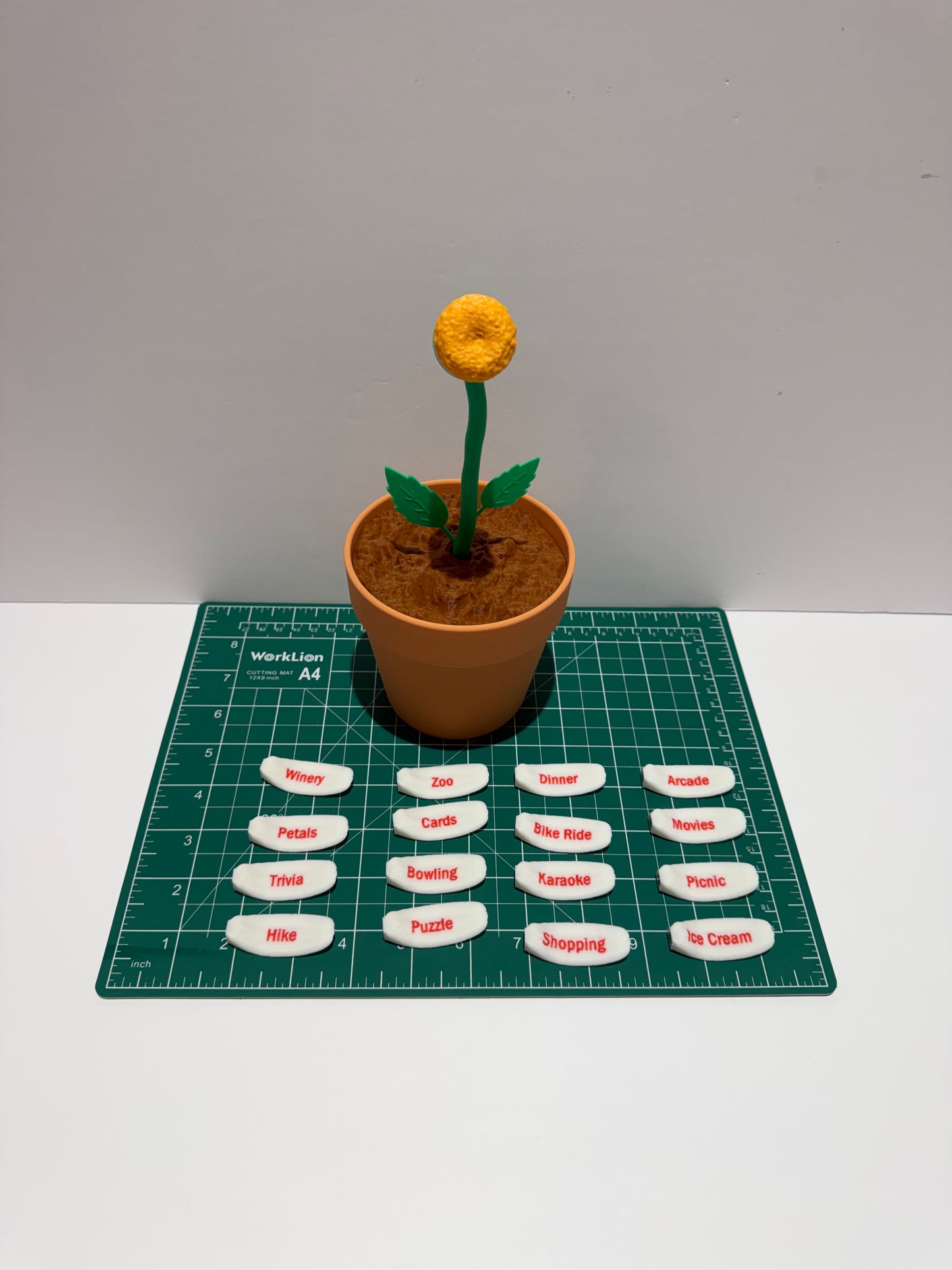 3D Printed Date Night Daisy Spinner | Random Date Idea Generator for Couples